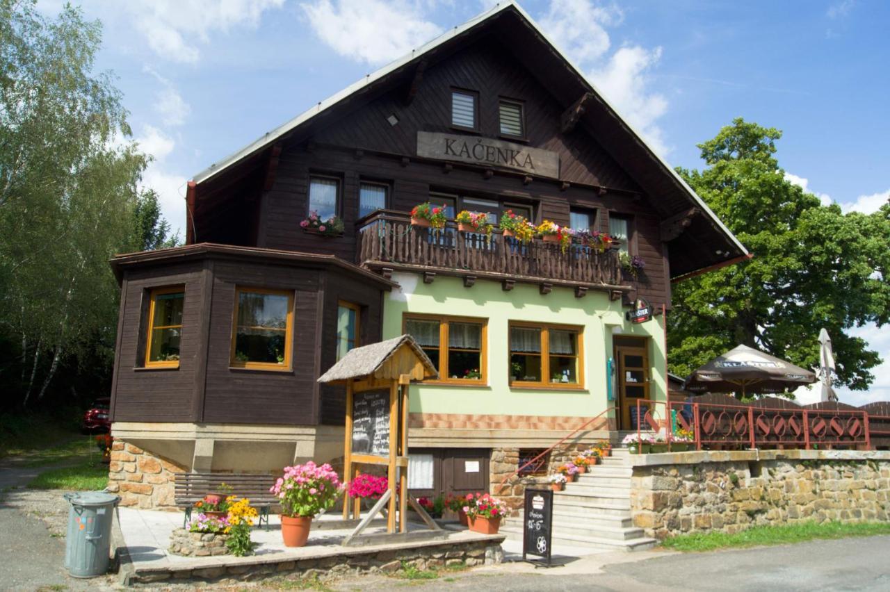 Hotel Kacenka Кралики Экстерьер фото