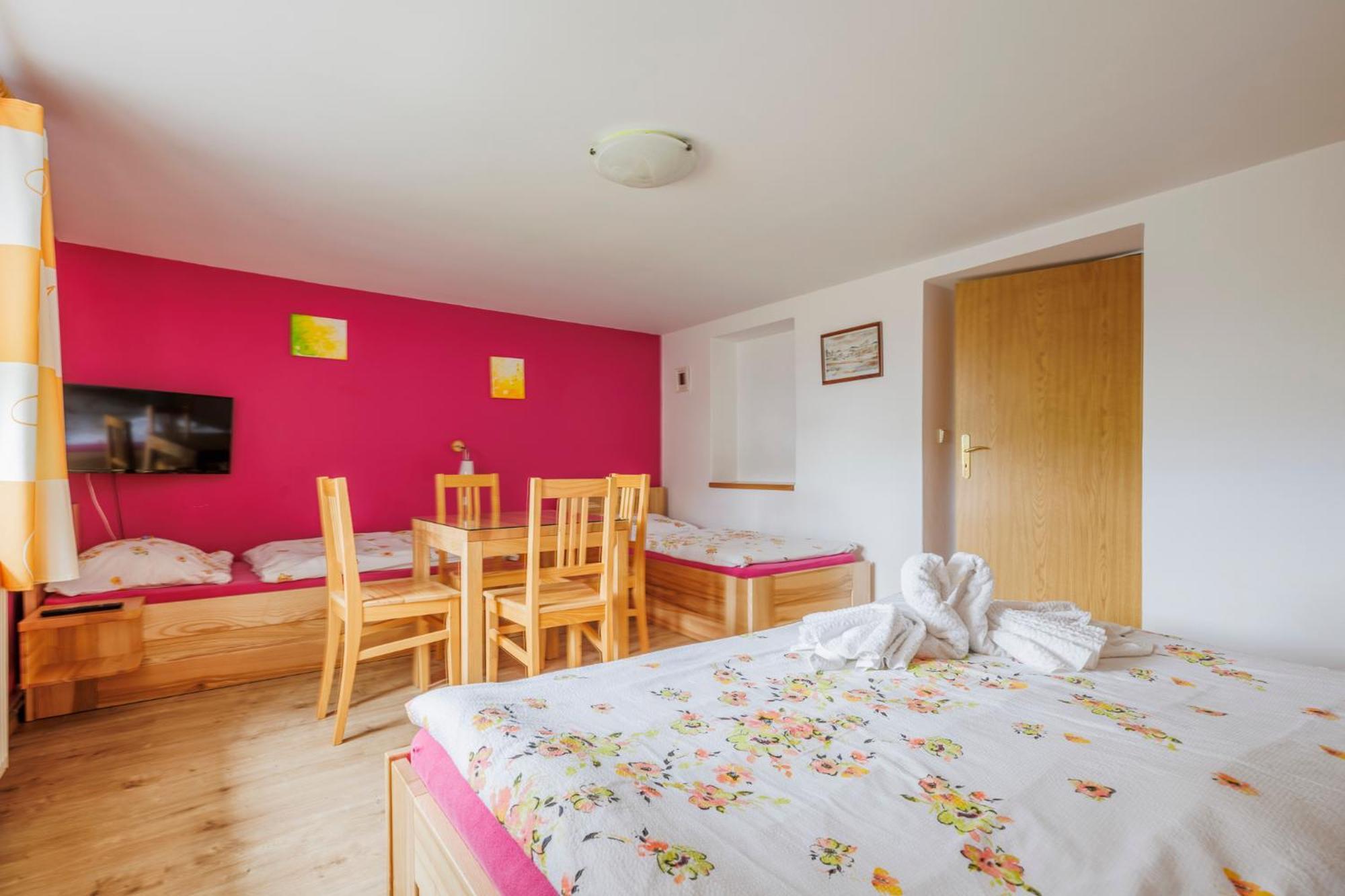 Hotel Kacenka Кралики Экстерьер фото
