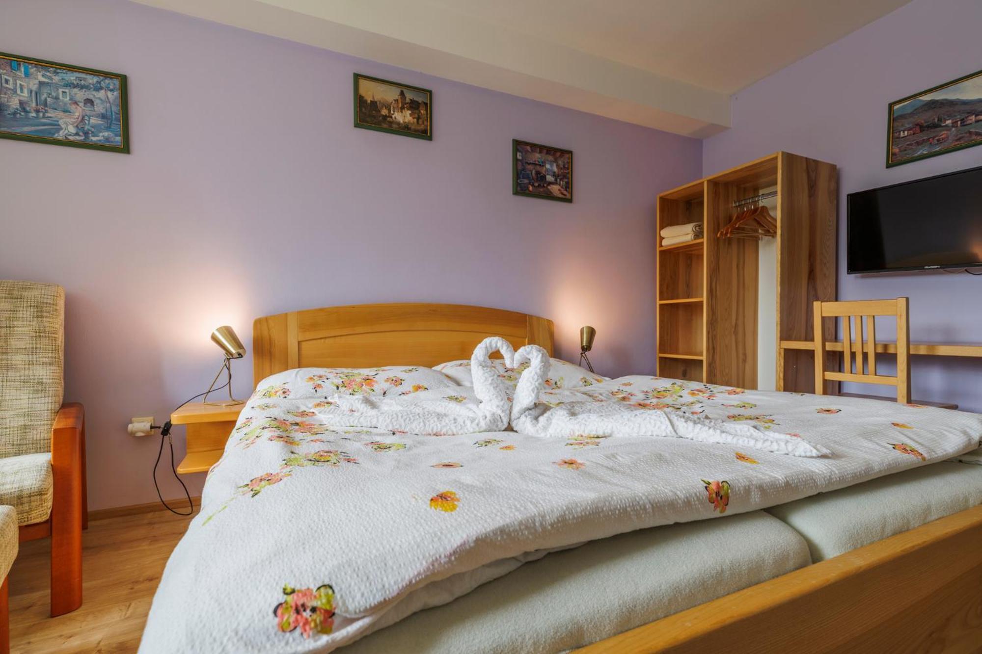 Hotel Kacenka Кралики Экстерьер фото