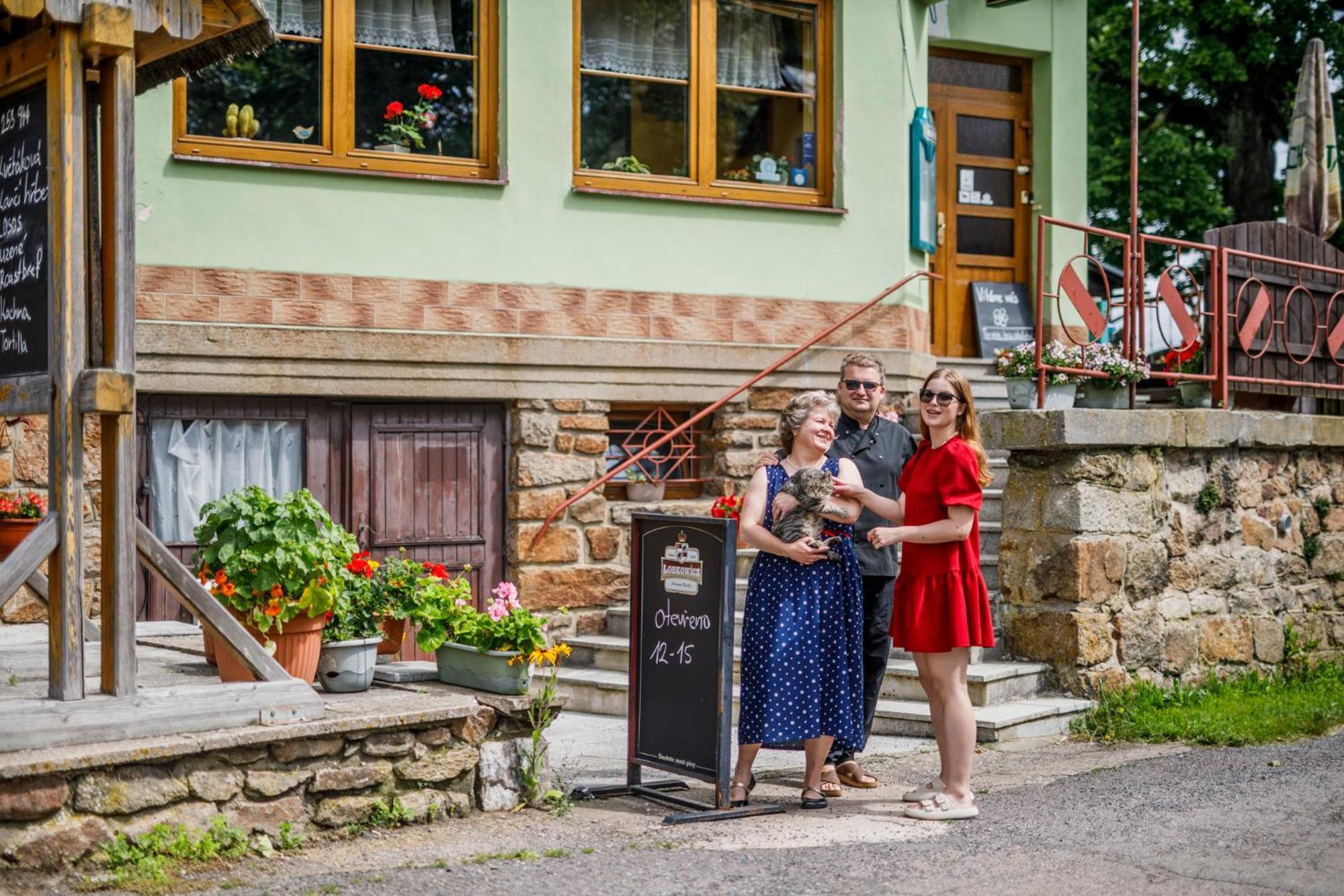 Hotel Kacenka Кралики Экстерьер фото